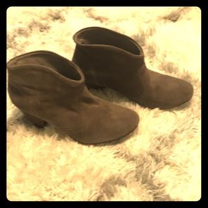 Steve Madden “Pembrooke” Suede ankle Boots